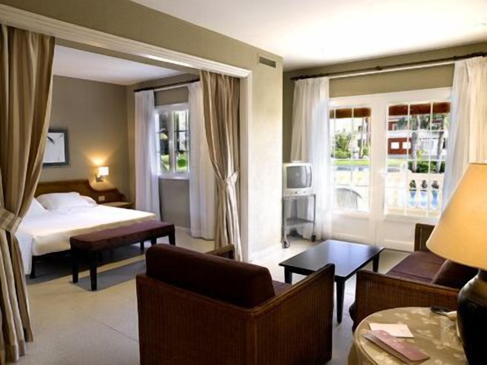 Hg Jardin De Menorca Aparthotel Son Bou Bagian luar foto
